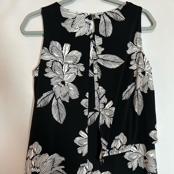 Chico's Black and White Asymmetrical Floral Dress Chico’s size 0 - Picture 12 of 12